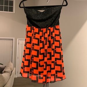 Black and red pattern mini dress with padded cups. Strapless. Boutique. NWT